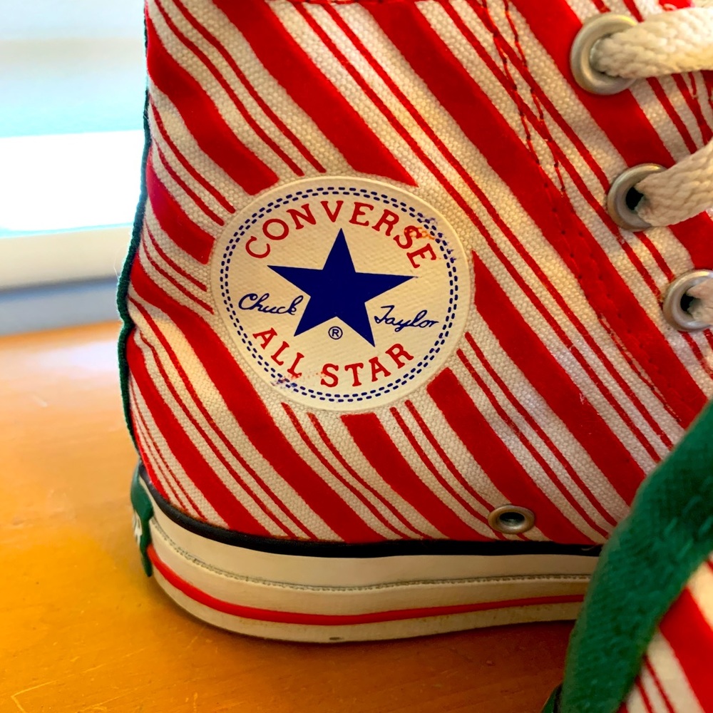 Candy Cane Converse High Tops, like new! Women Size 7 Men's Size 5 Collector's